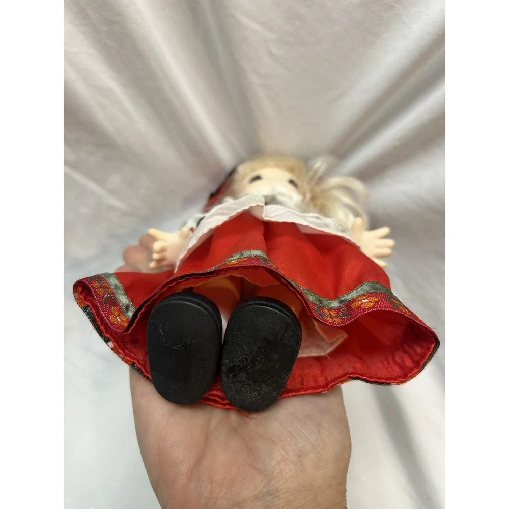 VTG 1996 Precious Moments Children of the World Ollie Norway Doll in Porcelain
